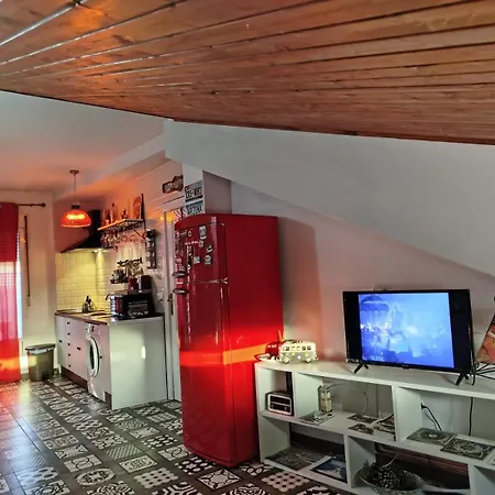 El Akito, Apartment